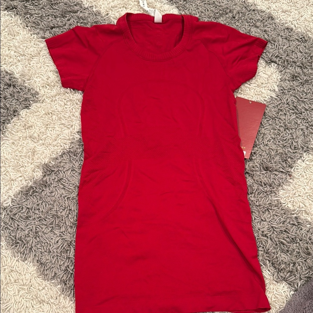 NWT Lululemon Swiftly Tech Crew